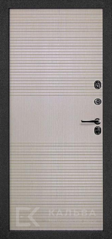 Фото №2 «Железная дверь белая с горизонтальной фрезеровкой и панелью тёмный дуб №547»