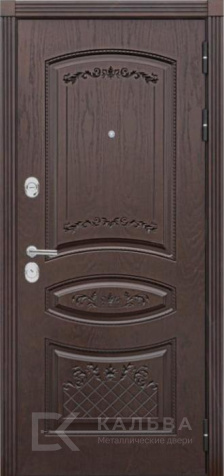 Фото «Стальная дверь тёмная с резьбой снаружи светлый дуб внутри №27»