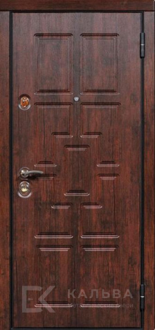 Фото «Железная дверь вишня с резьбой и хром-полосами №512»