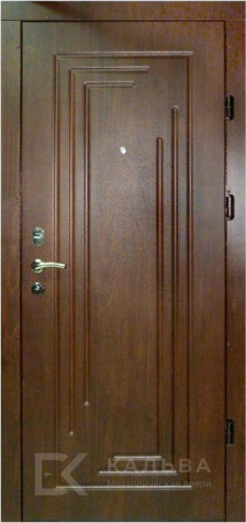 Фото «Входная дверь тёмный орех с белой МДФ ромбами №1»