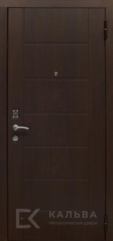 Фото «Стальная дверь тёмная с белой филёнчатой панелью для квартиры №566»