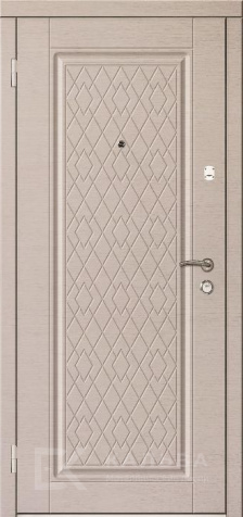 Фото №2 «Металлическая дверь белая с классическим декором и ромбовой стёжкой №22»